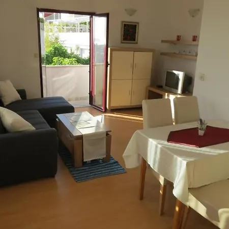 Apartman Franka - One Bedroom With Balcony And Sea View